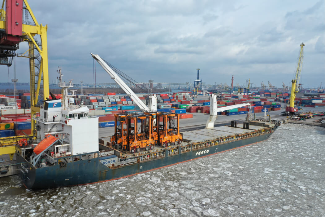 FESCO provided relocation of four straddle carriers between Global Ports’ terminals FESCO provided relocation of four straddle carriers between Global Ports’ terminals